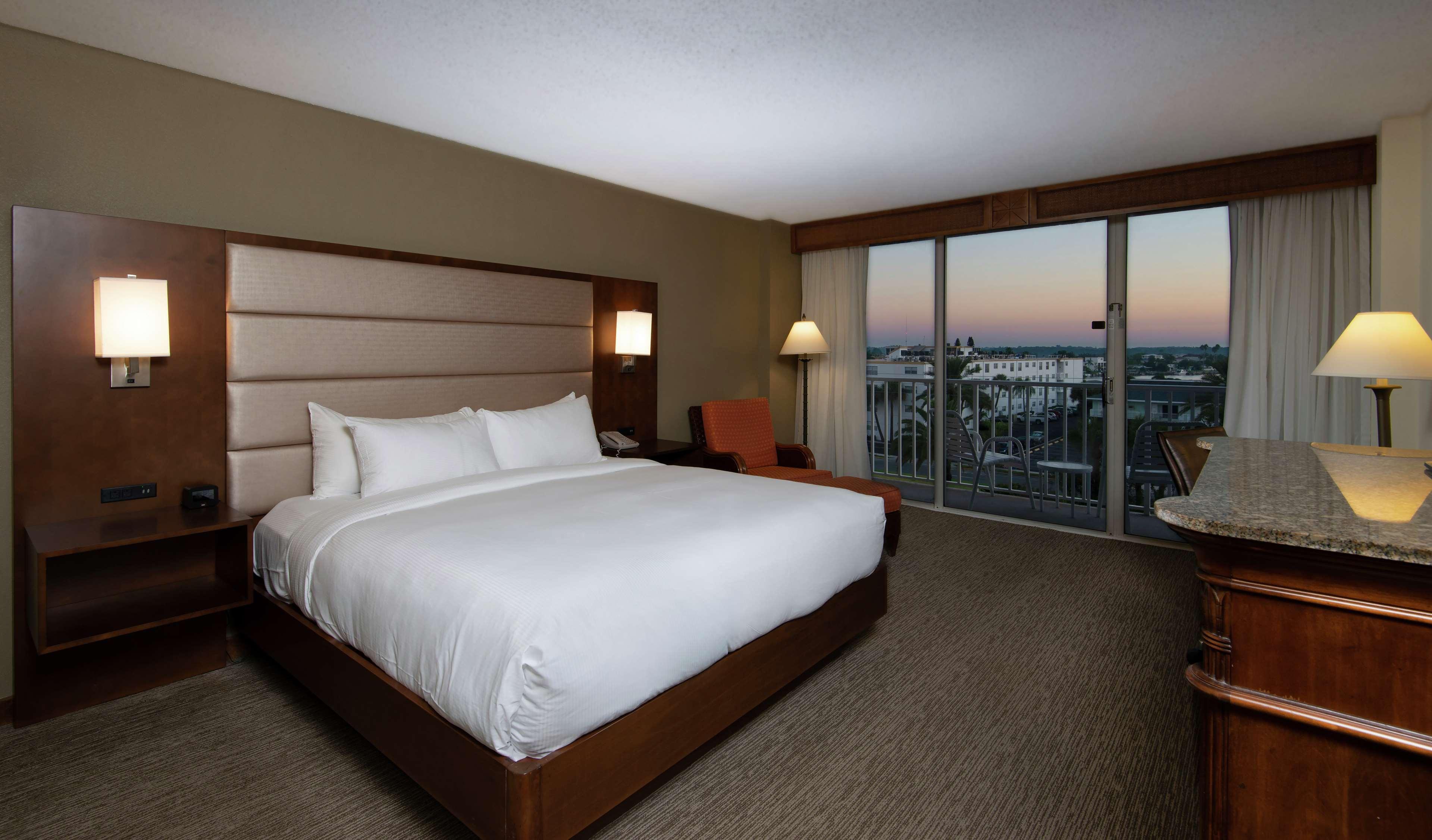Doubletree Beach Resort By Hilton Tampa Bay - North Redington Beach St. Pete Beach Exteriör bild