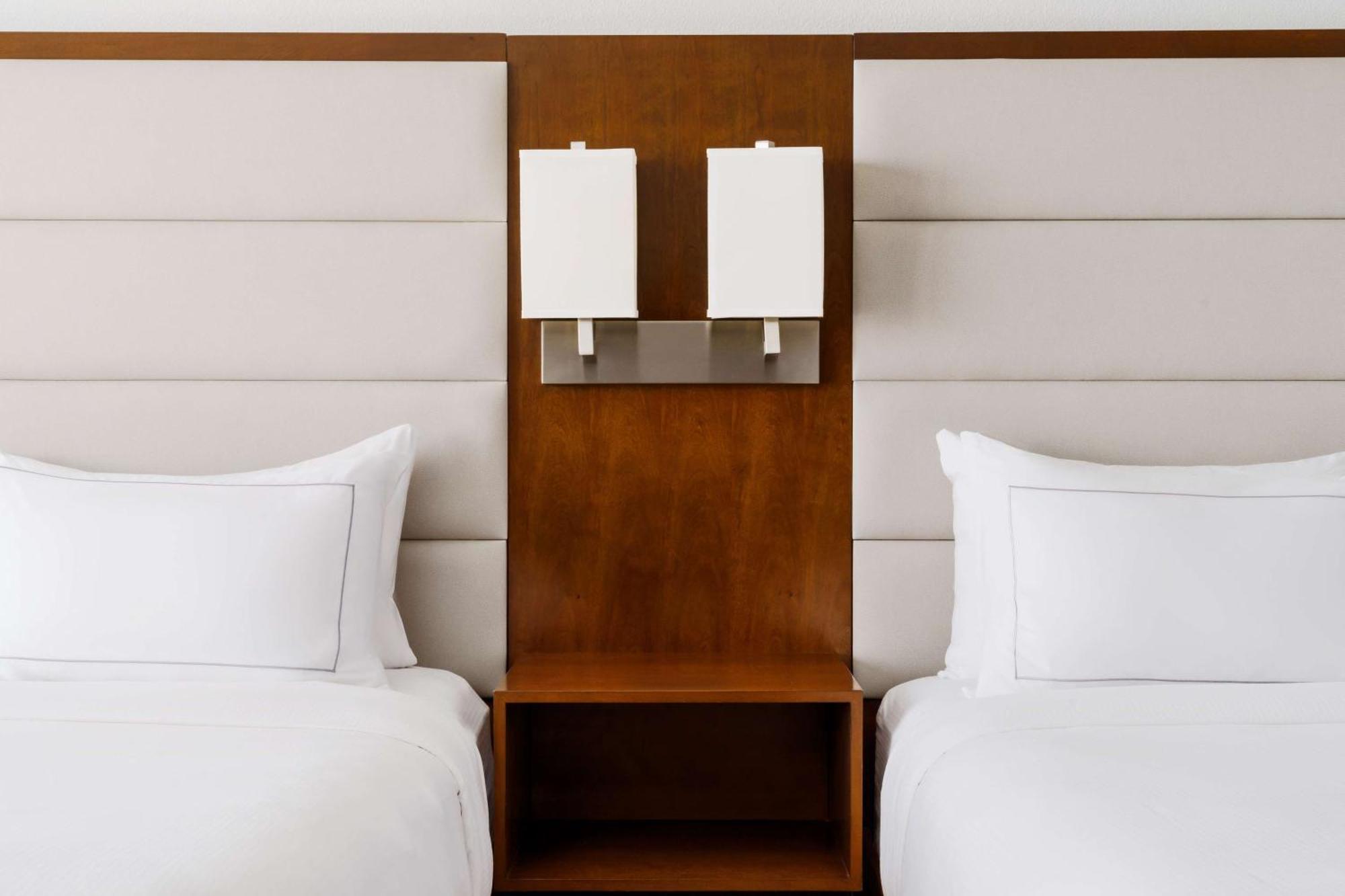 Doubletree Beach Resort By Hilton Tampa Bay - North Redington Beach St. Pete Beach Exteriör bild