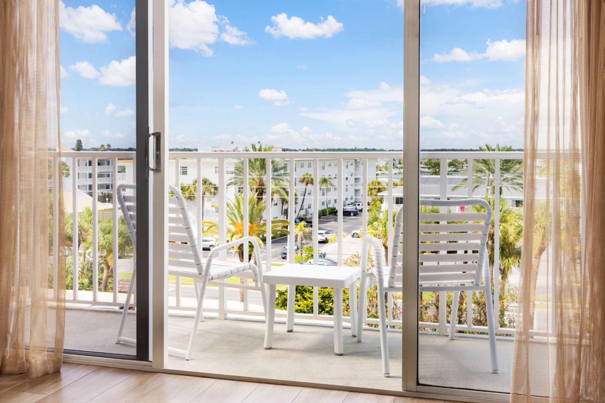 Doubletree Beach Resort By Hilton Tampa Bay - North Redington Beach St. Pete Beach Exteriör bild